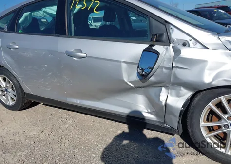 2015 Ford Focus Se z USA, uszkodzony, nr VIN 1FADP3K26FL328663